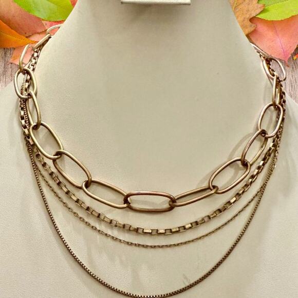 ๐HP!๐ Layered Gold Tone Chain Link Necklace - Picture 4 of 10